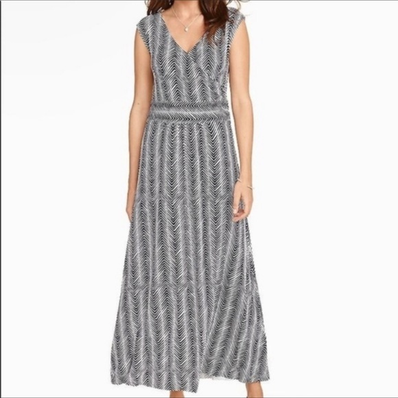 Talbots Dresses & Skirts - Talbots sleeveless maxi dress navy white v-neck